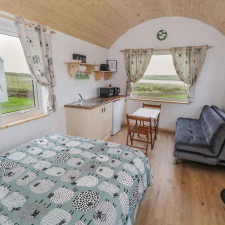 The Snuggly Sheep Shepherd Hut Farm Stay Ballyshannon Exterior foto